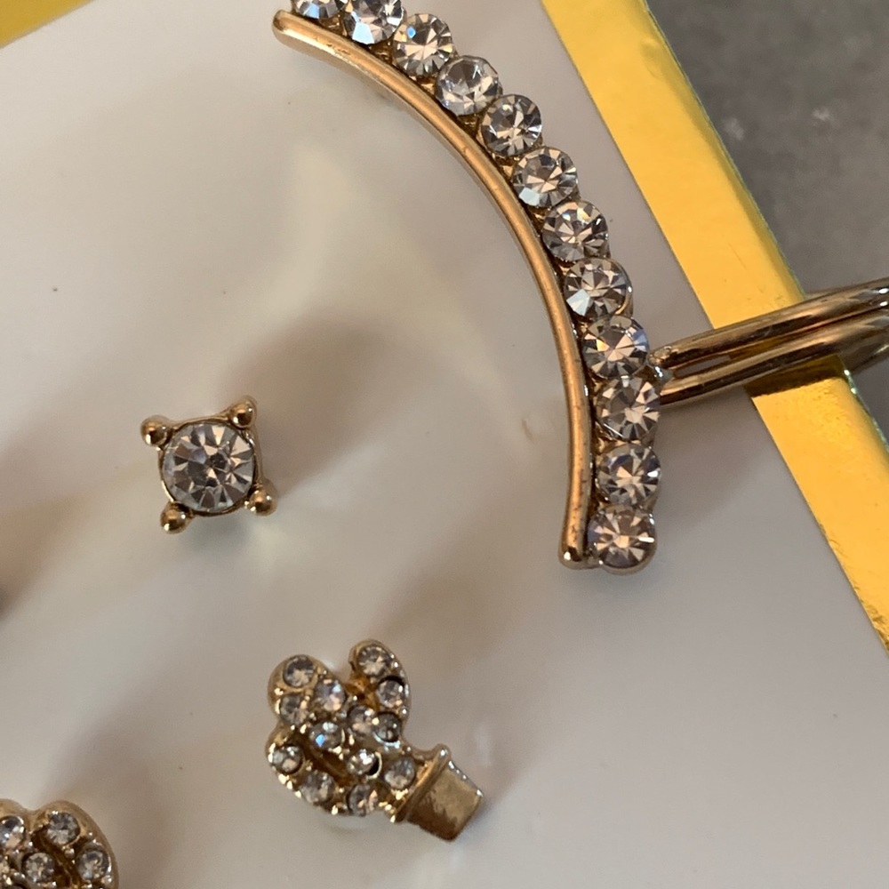 Stud gold diamond earrings